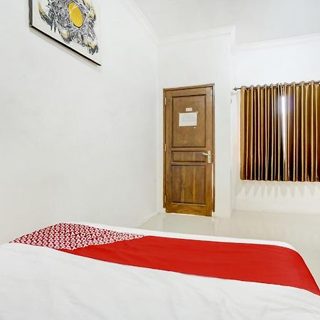 OYO 3702 Homestay Bougenville Lamongan Extérieur photo