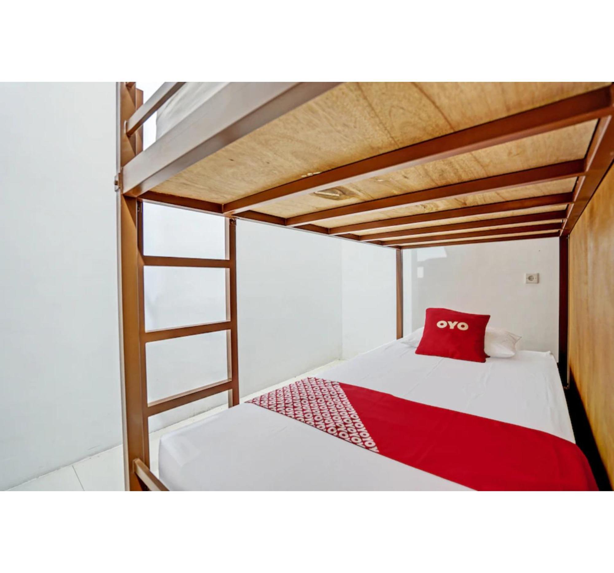 OYO 3702 Homestay Bougenville Lamongan Extérieur photo