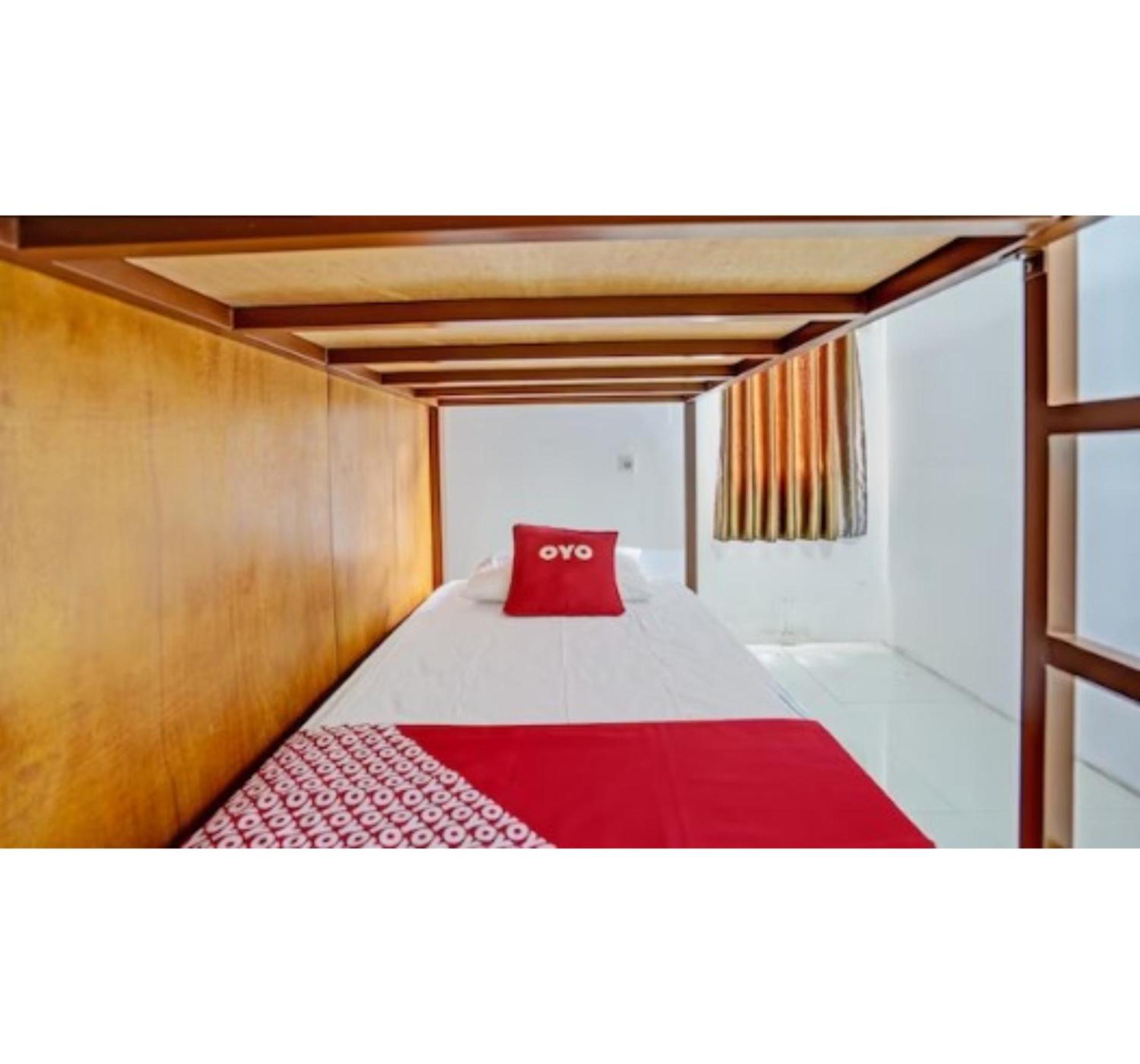 OYO 3702 Homestay Bougenville Lamongan Extérieur photo