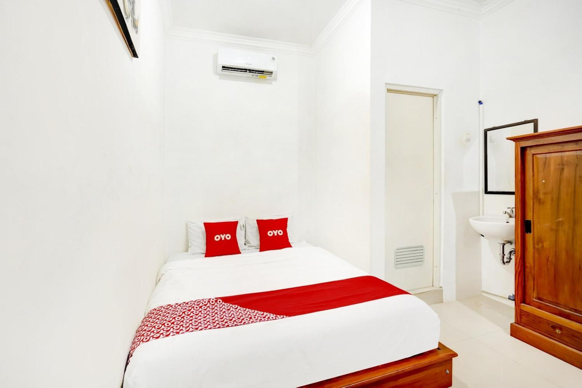 OYO 3702 Homestay Bougenville Lamongan Extérieur photo