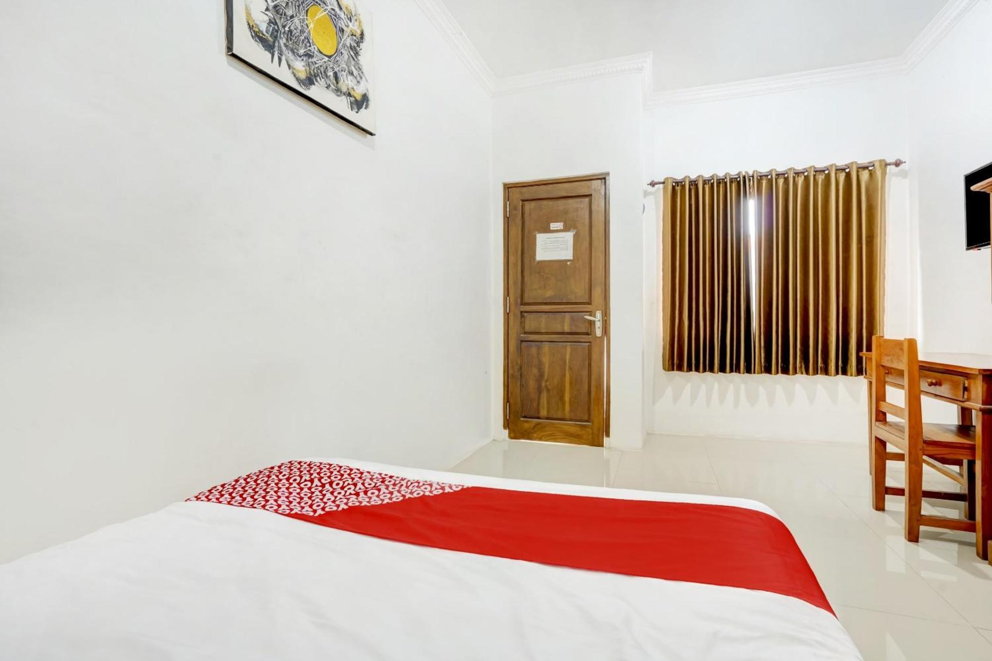 OYO 3702 Homestay Bougenville Lamongan Extérieur photo