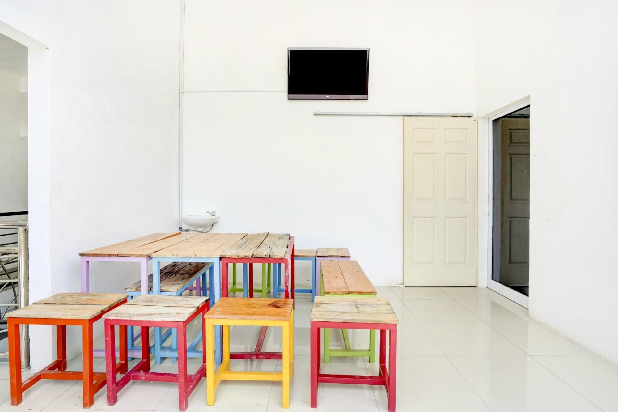 OYO 3702 Homestay Bougenville Lamongan Extérieur photo