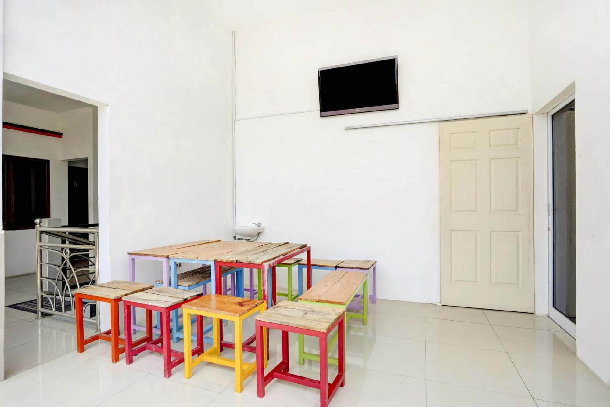 OYO 3702 Homestay Bougenville Lamongan Extérieur photo