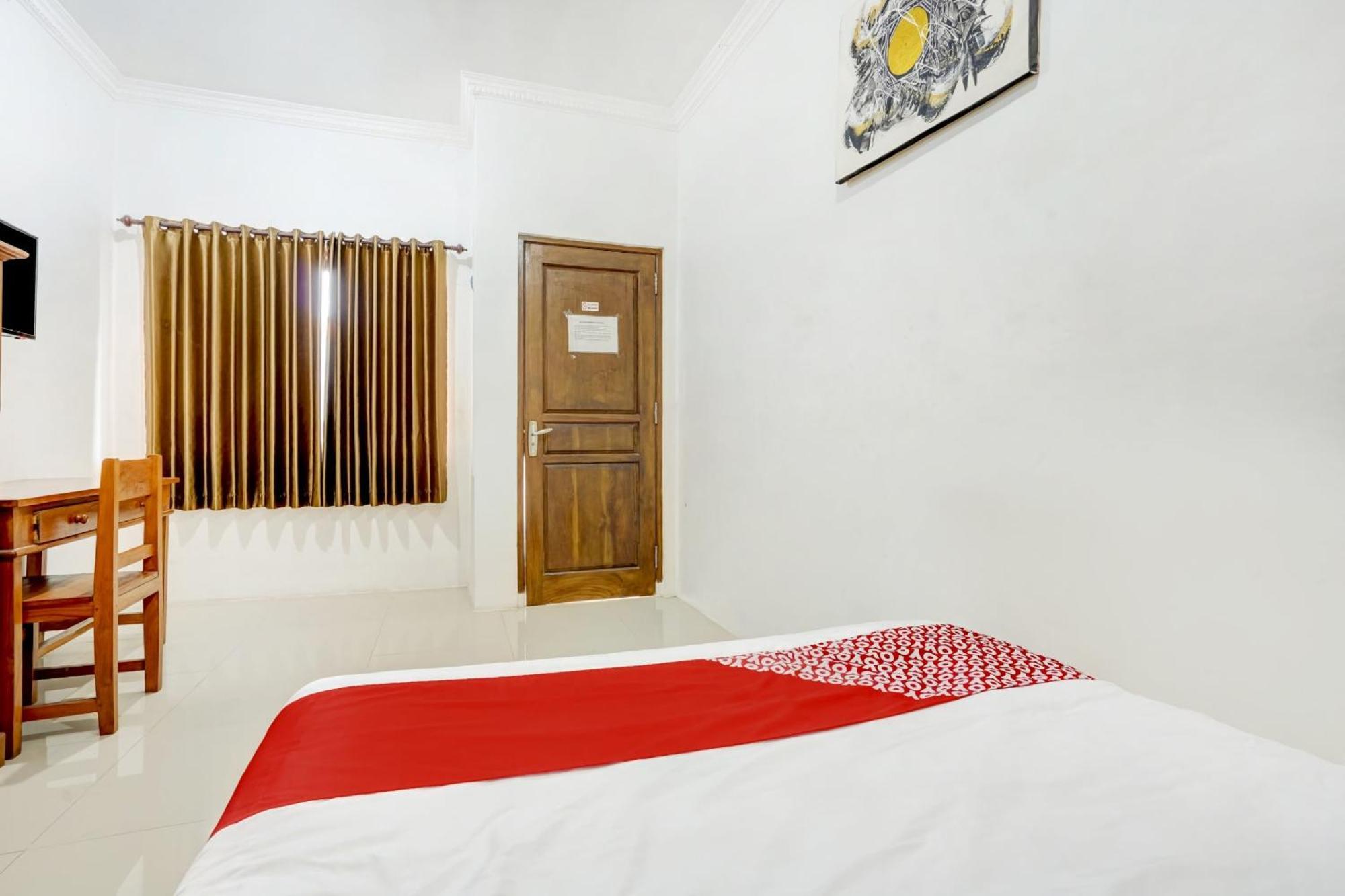 OYO 3702 Homestay Bougenville Lamongan Extérieur photo