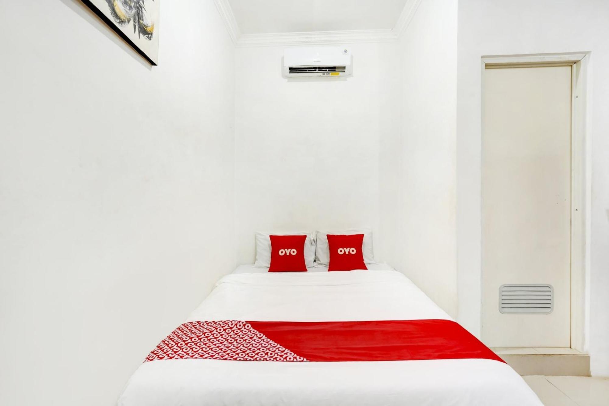 OYO 3702 Homestay Bougenville Lamongan Extérieur photo