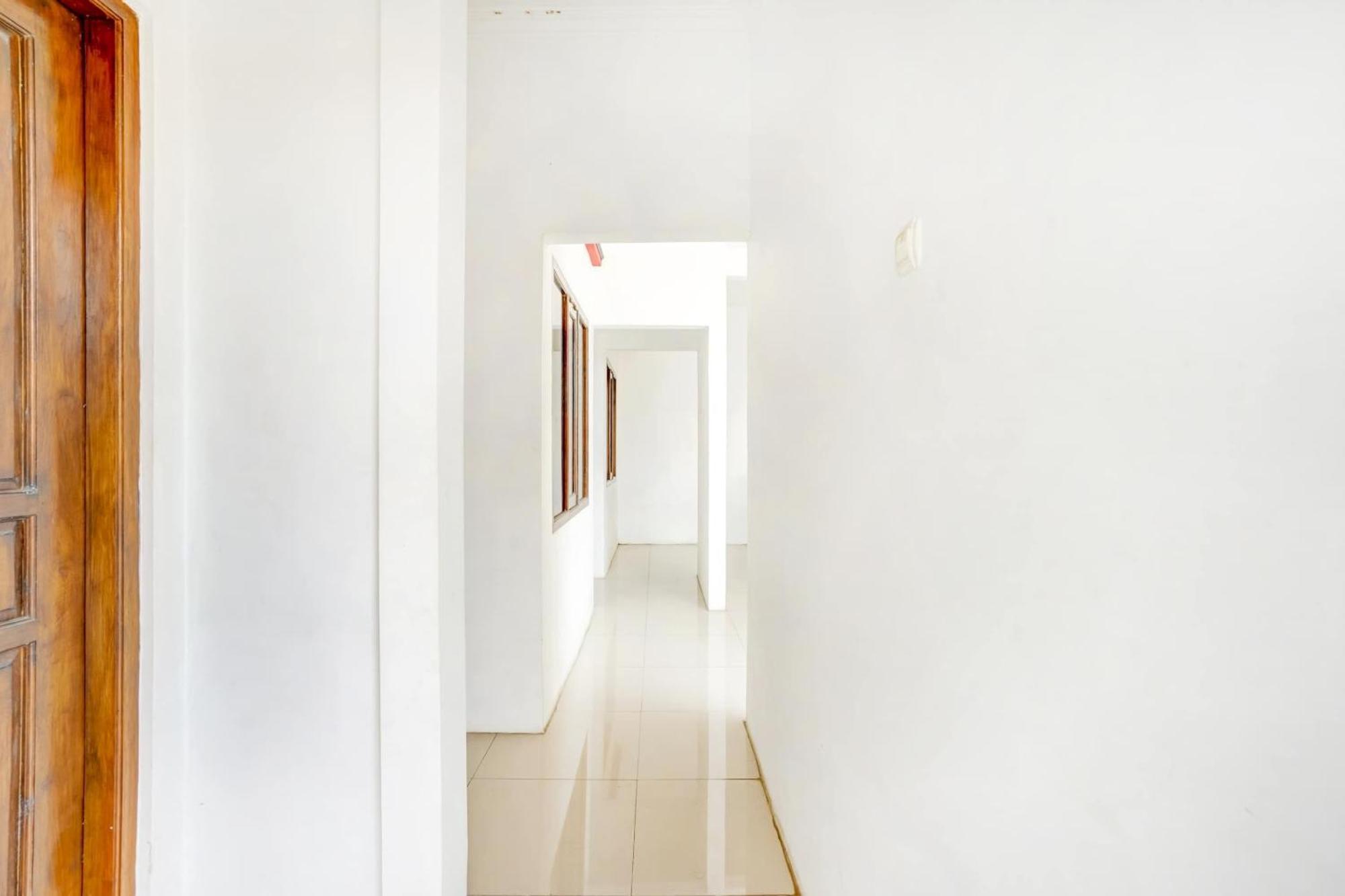 OYO 3702 Homestay Bougenville Lamongan Extérieur photo