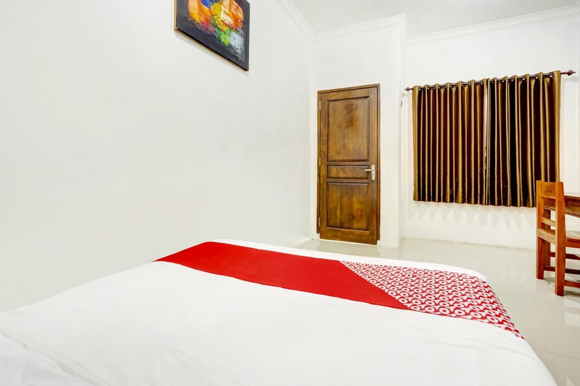 OYO 3702 Homestay Bougenville Lamongan Extérieur photo
