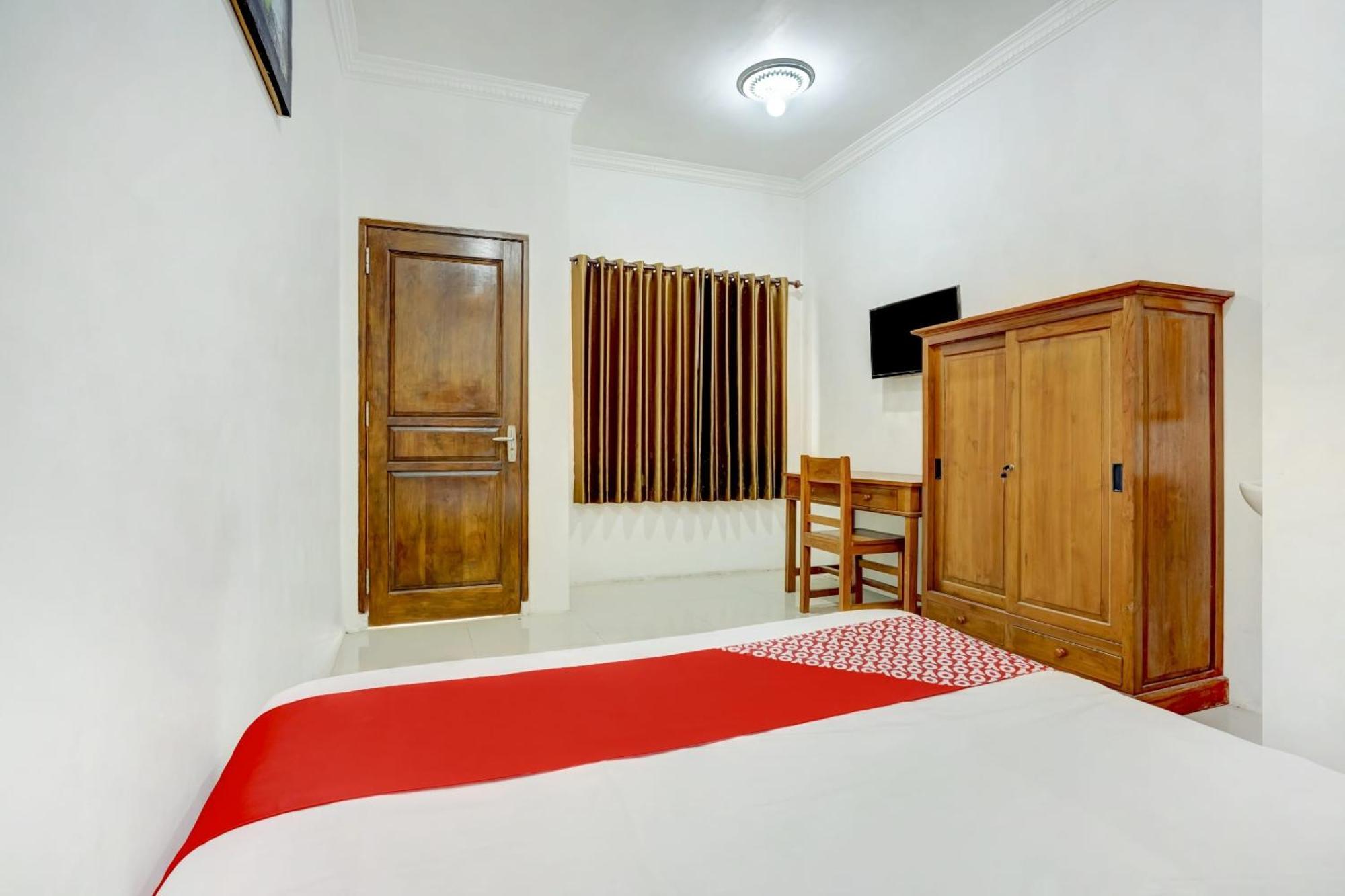 OYO 3702 Homestay Bougenville Lamongan Extérieur photo