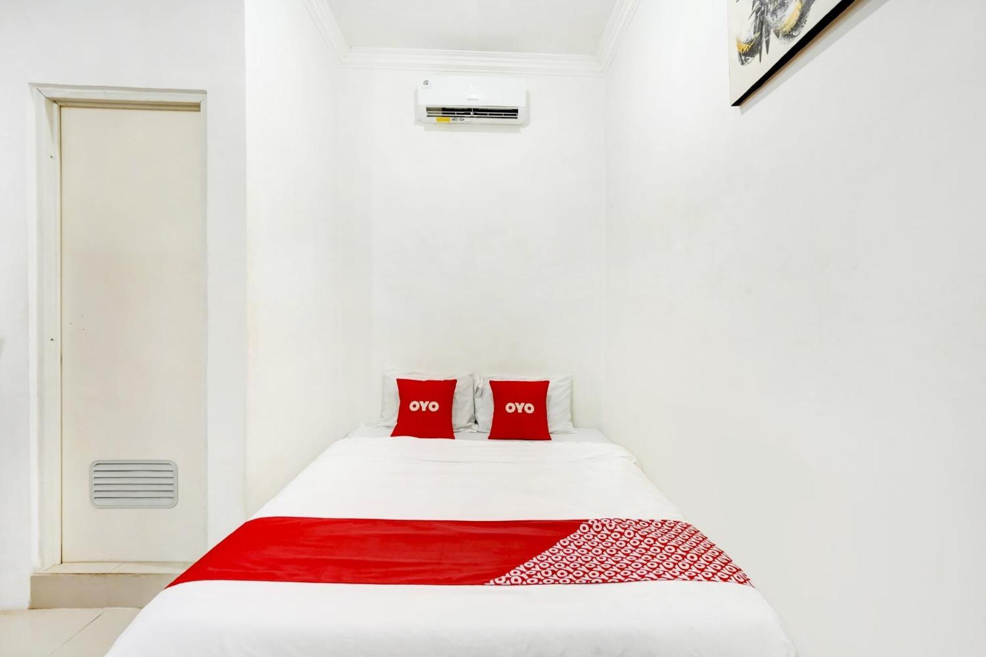 OYO 3702 Homestay Bougenville Lamongan Extérieur photo